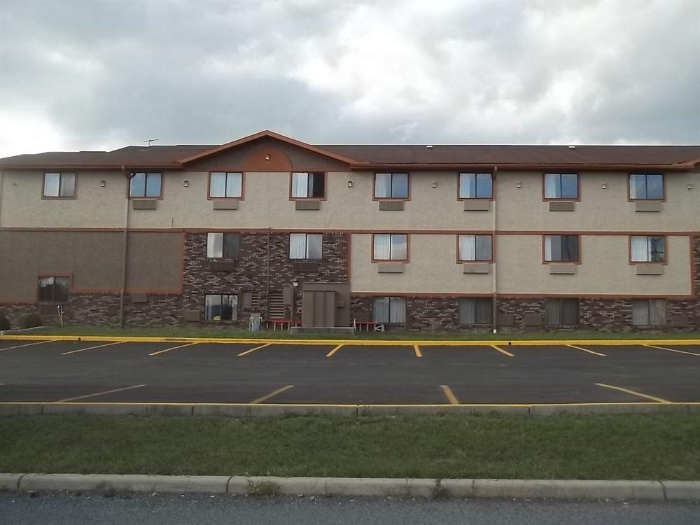 Super 8 By Wyndham Bedford Otel Dış mekan fotoğraf